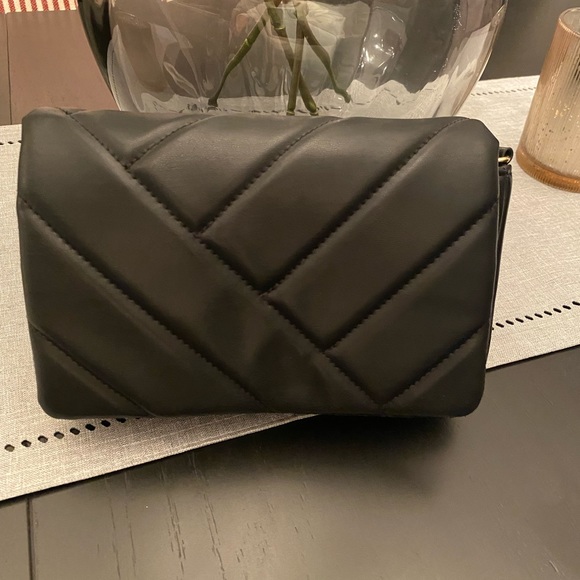 H&M Handbags - H&M cross body purse